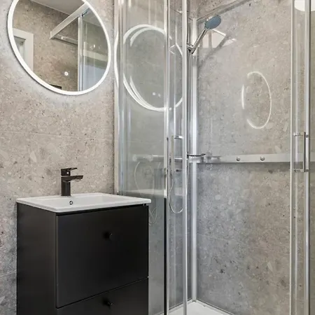Quiet Top-floor In Apartment